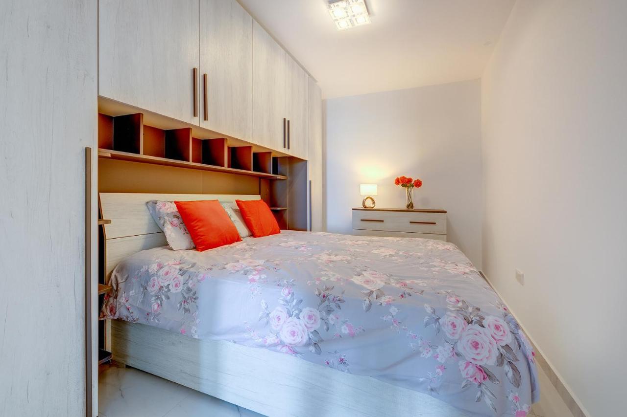 Deluxe 2br In St Julians شقة